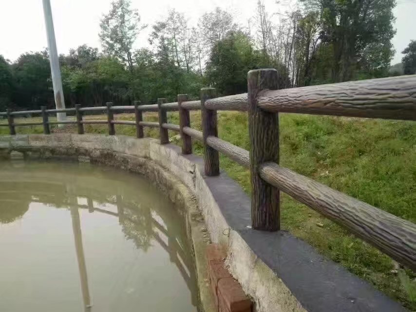 仿（fǎng）樹皮兩扶（fú）手護欄 (4).jpg