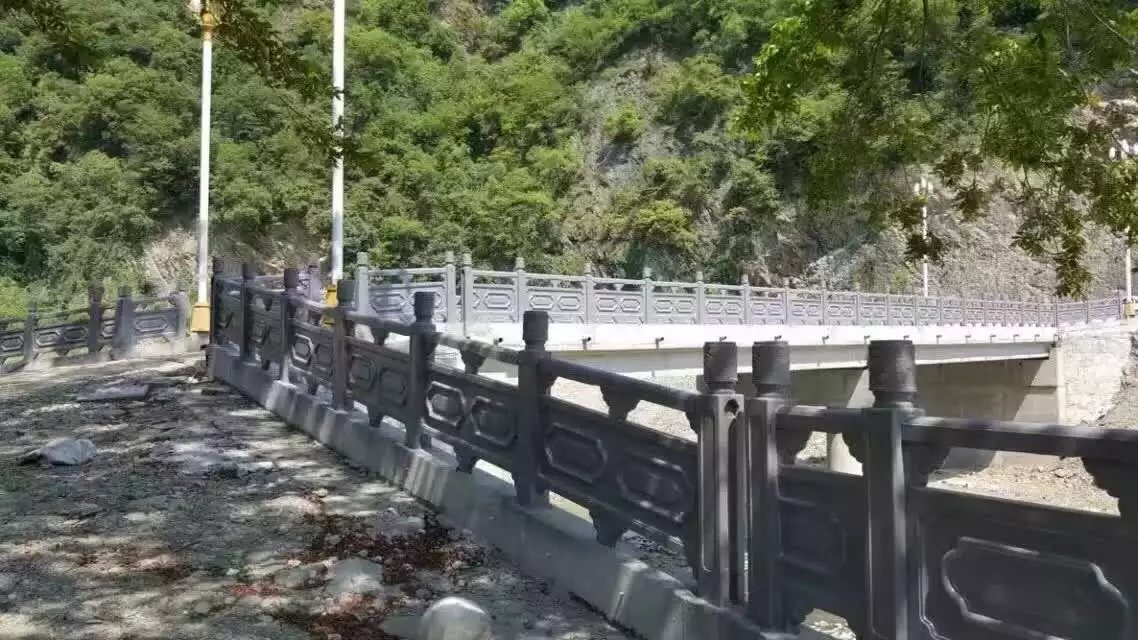1.9米雕花河（hé）堤護欄 (2).jpg
