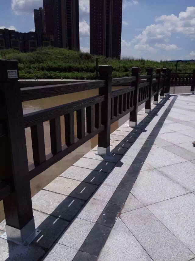 1.8米仿木（mù）護（hù）欄  (14).JPG
