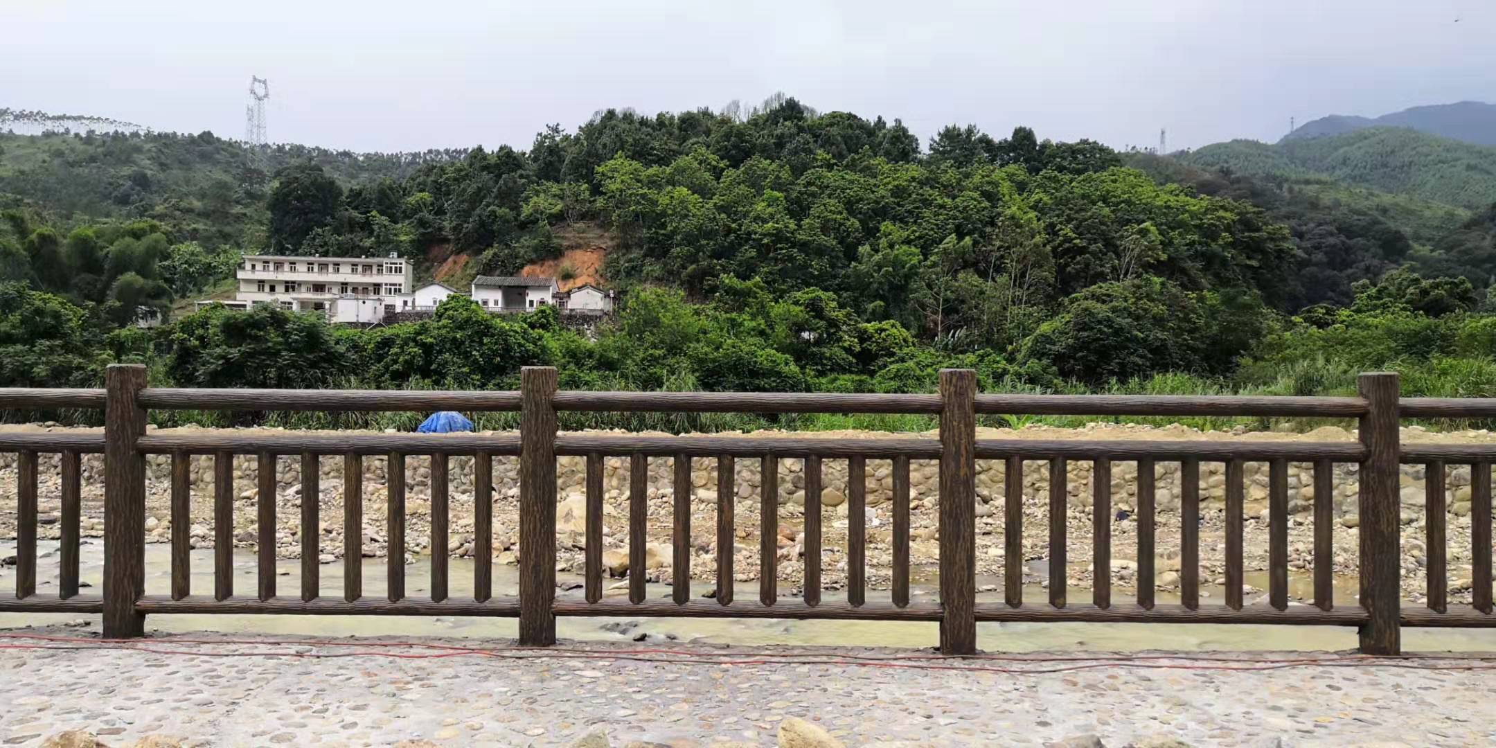 1.8米（mǐ）梯狀（zhuàng）仿樹皮護欄 (10).jpg