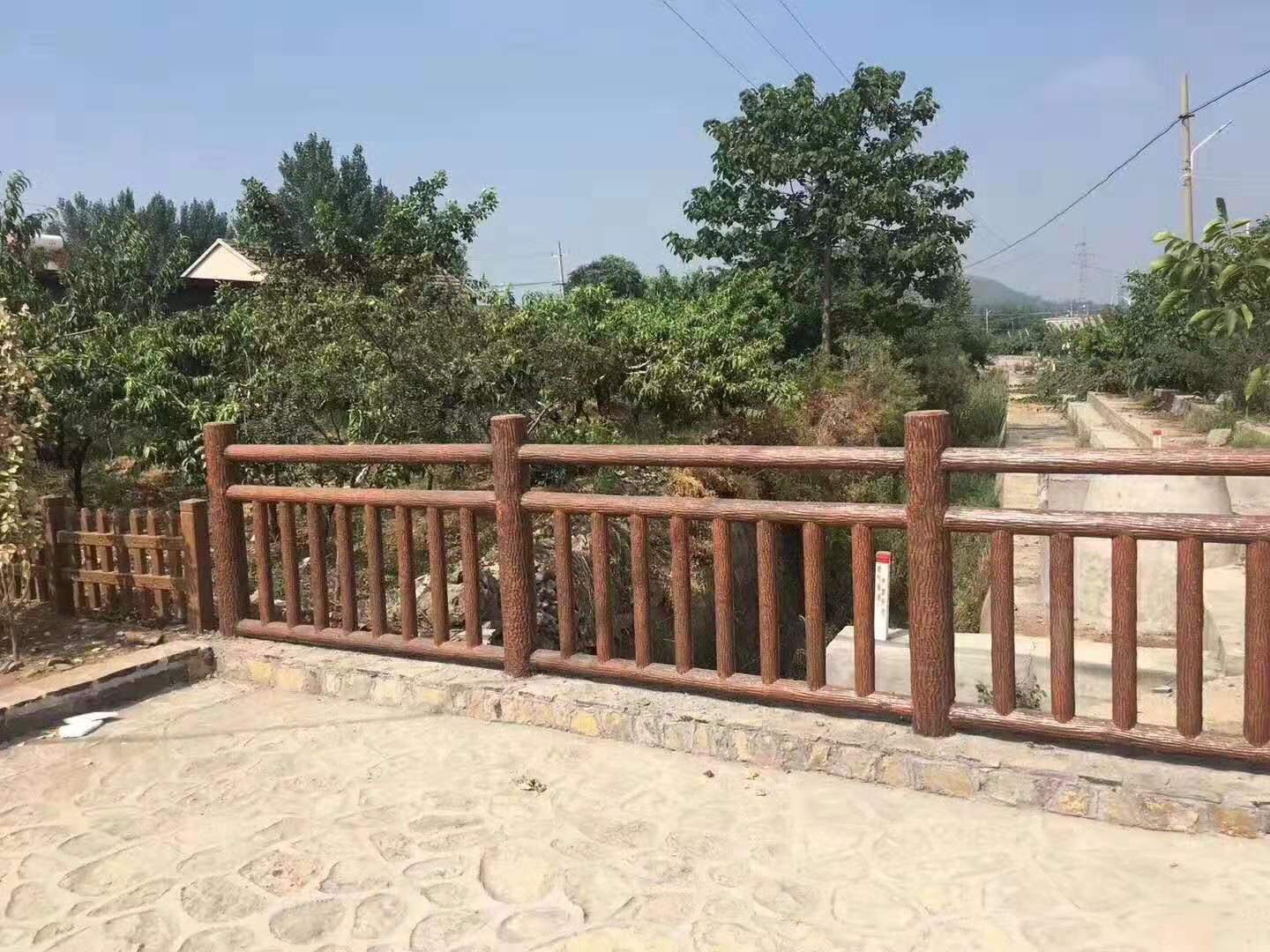 1.8米梯狀（zhuàng）仿樹皮護欄 (7).jpg