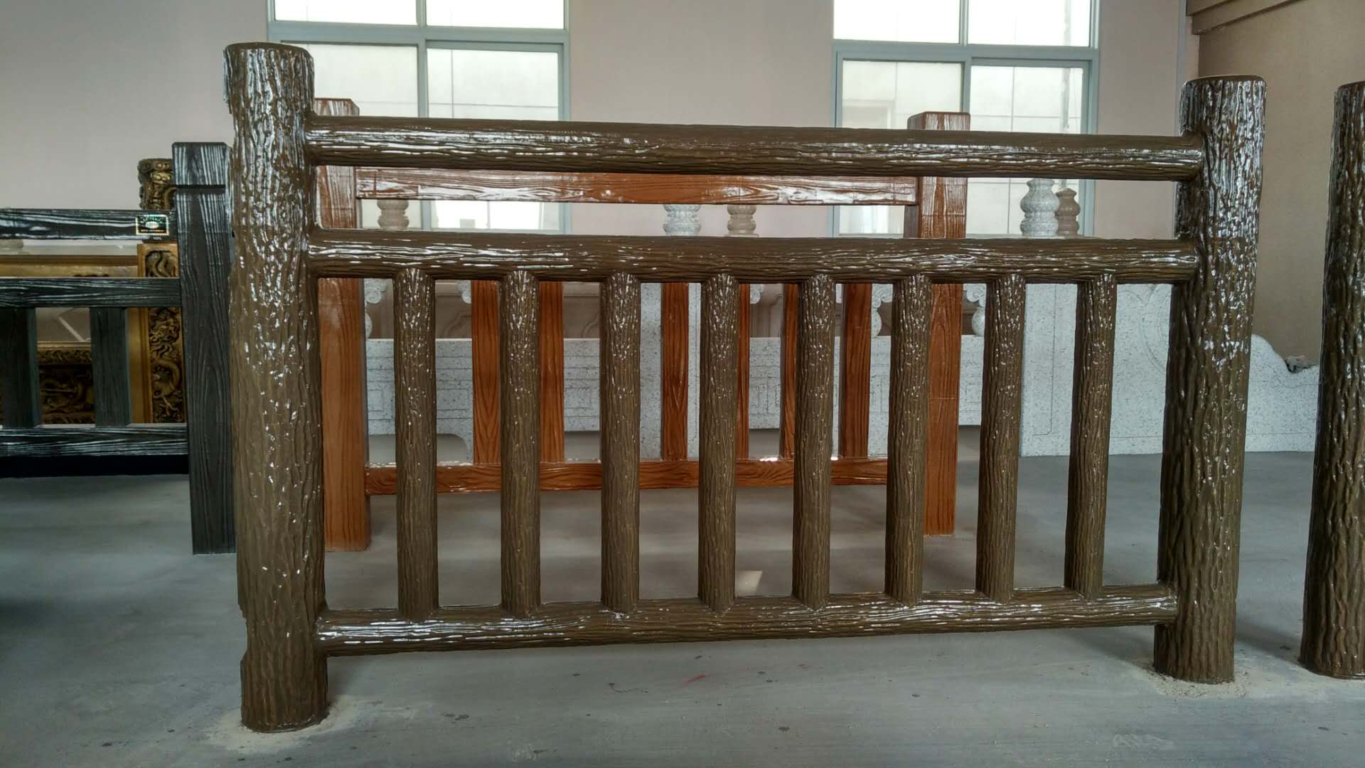 1.8米梯狀仿樹皮護欄（lán） (4).jpg