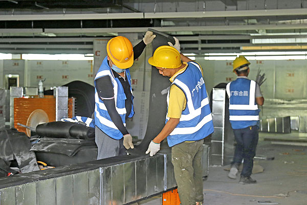 十萬（wàn）級淨化車間工程風管貼保（bǎo）溫棉